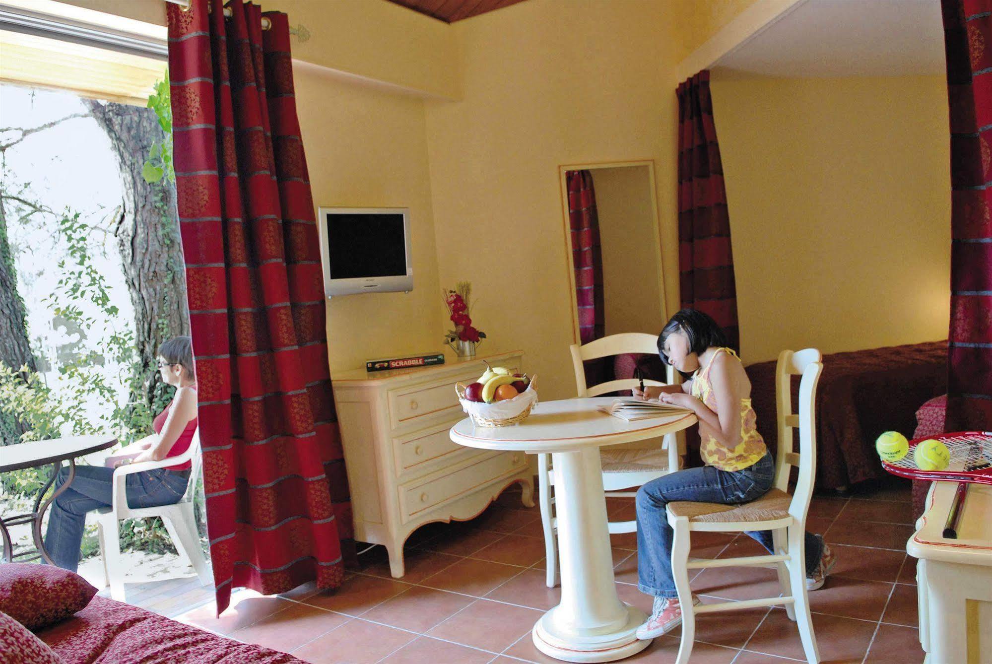 Belambra Clubs Sur La Sorgue - Domaine De Mousquety Hotel 3*